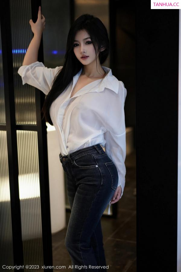   [XiuRen]高清写真图 2023.11.10 No.7645 谭小灵 牛仔裤美腿第3张图片
